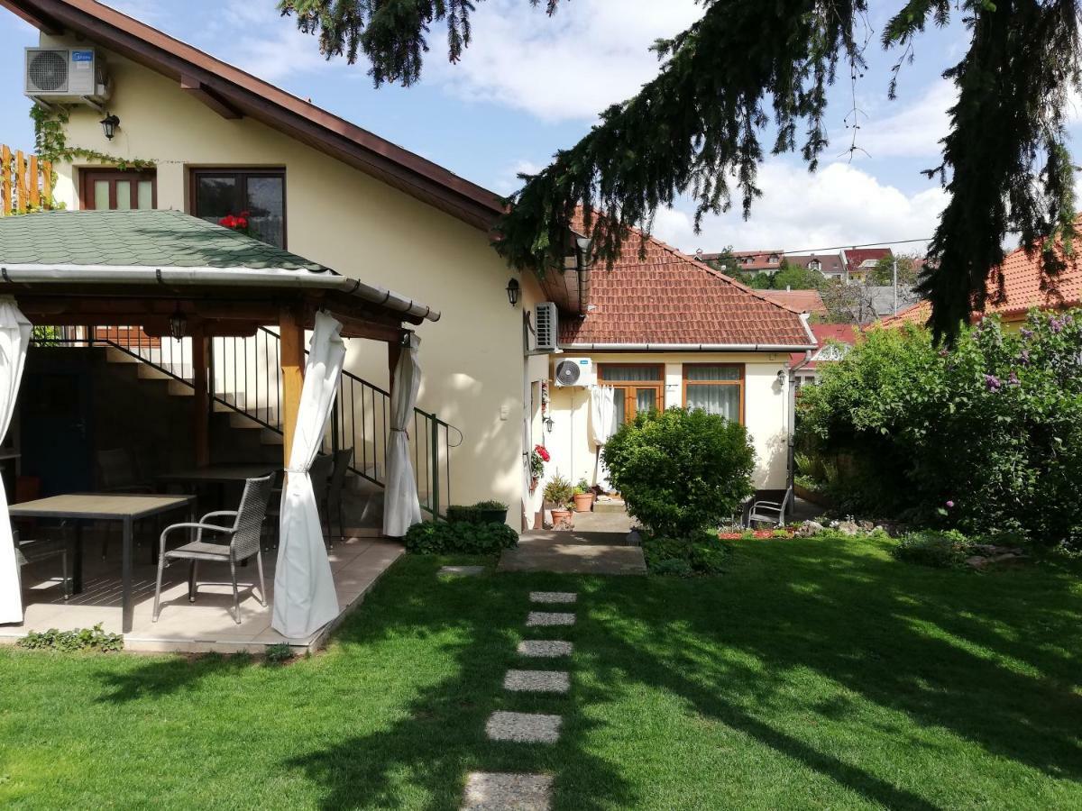 Gyoengyszem Vendeghaz Hotel Егер Екстериор снимка