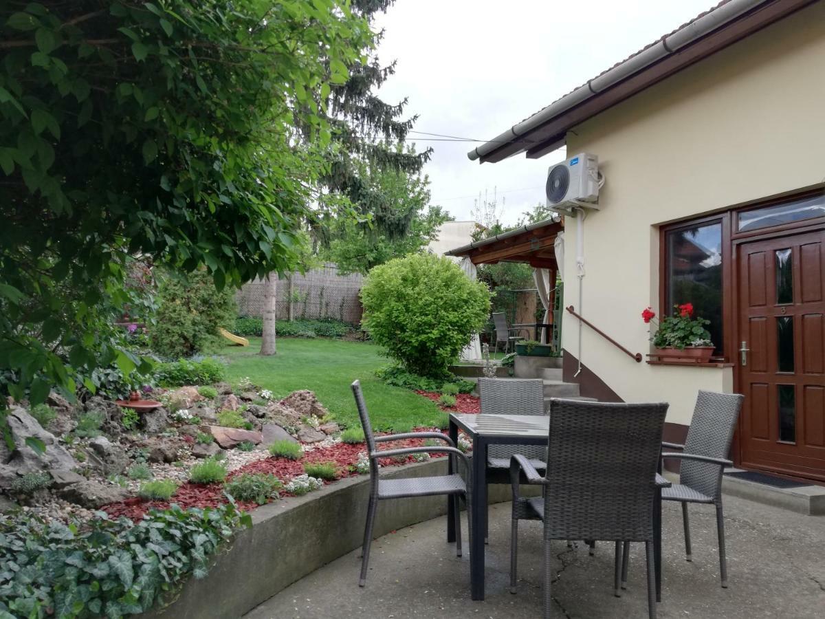 Gyoengyszem Vendeghaz Hotel Егер Екстериор снимка