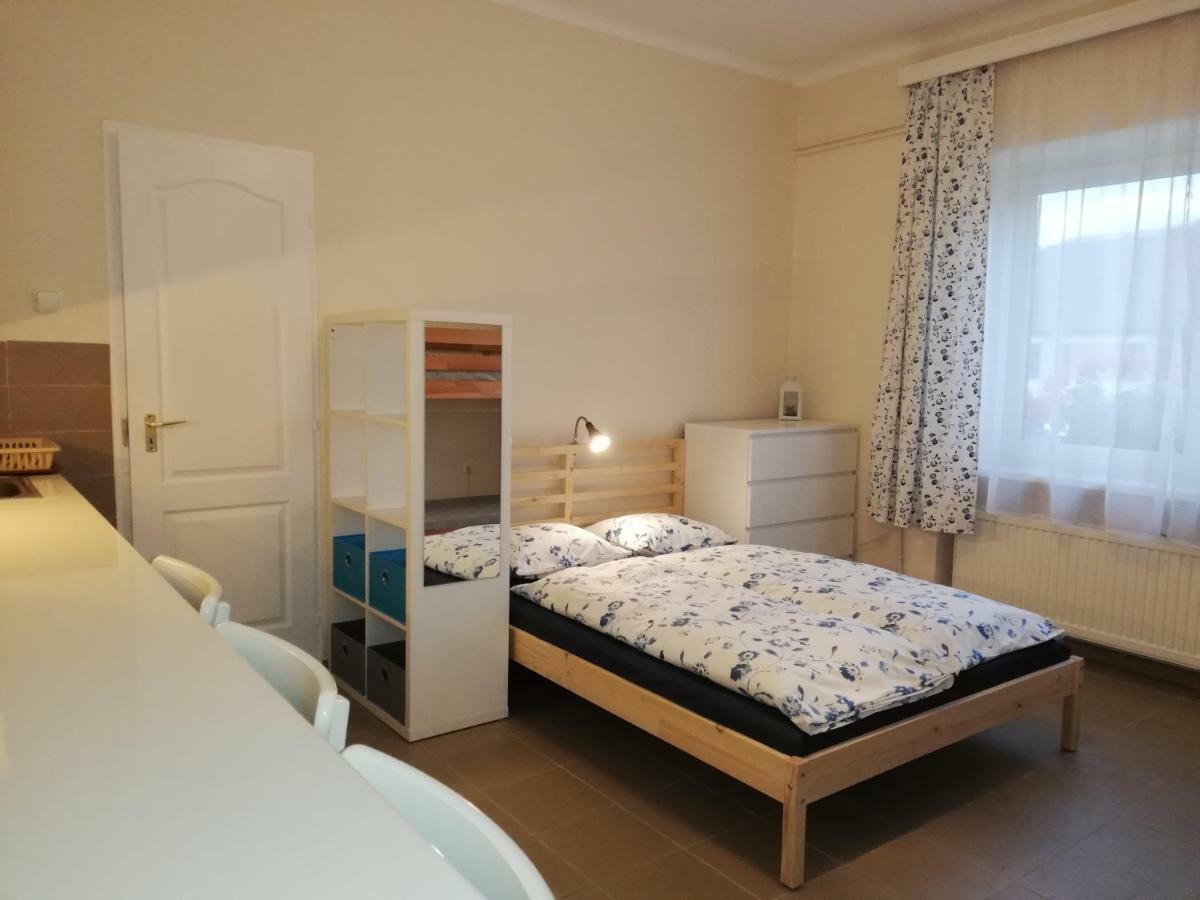 Gyoengyszem Vendeghaz Hotel Егер Екстериор снимка