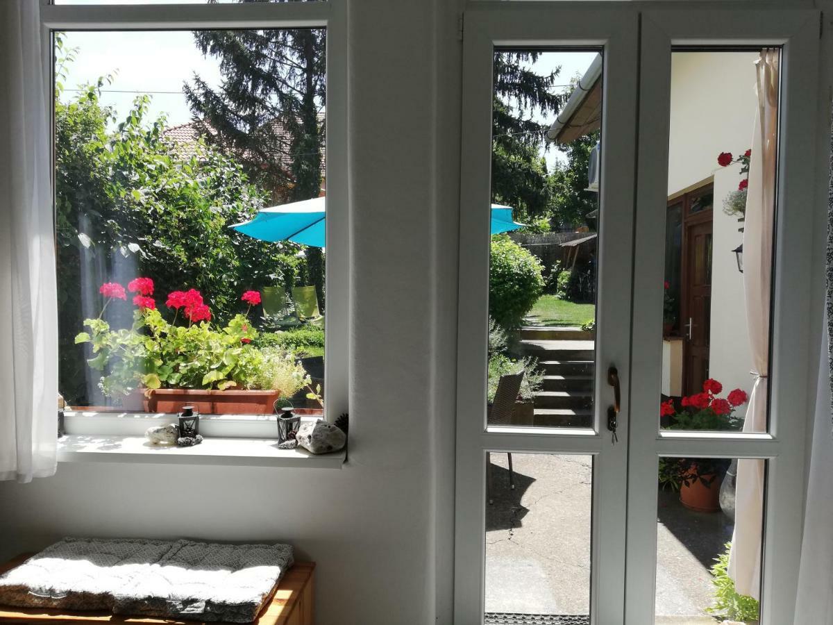 Gyoengyszem Vendeghaz Hotel Егер Екстериор снимка