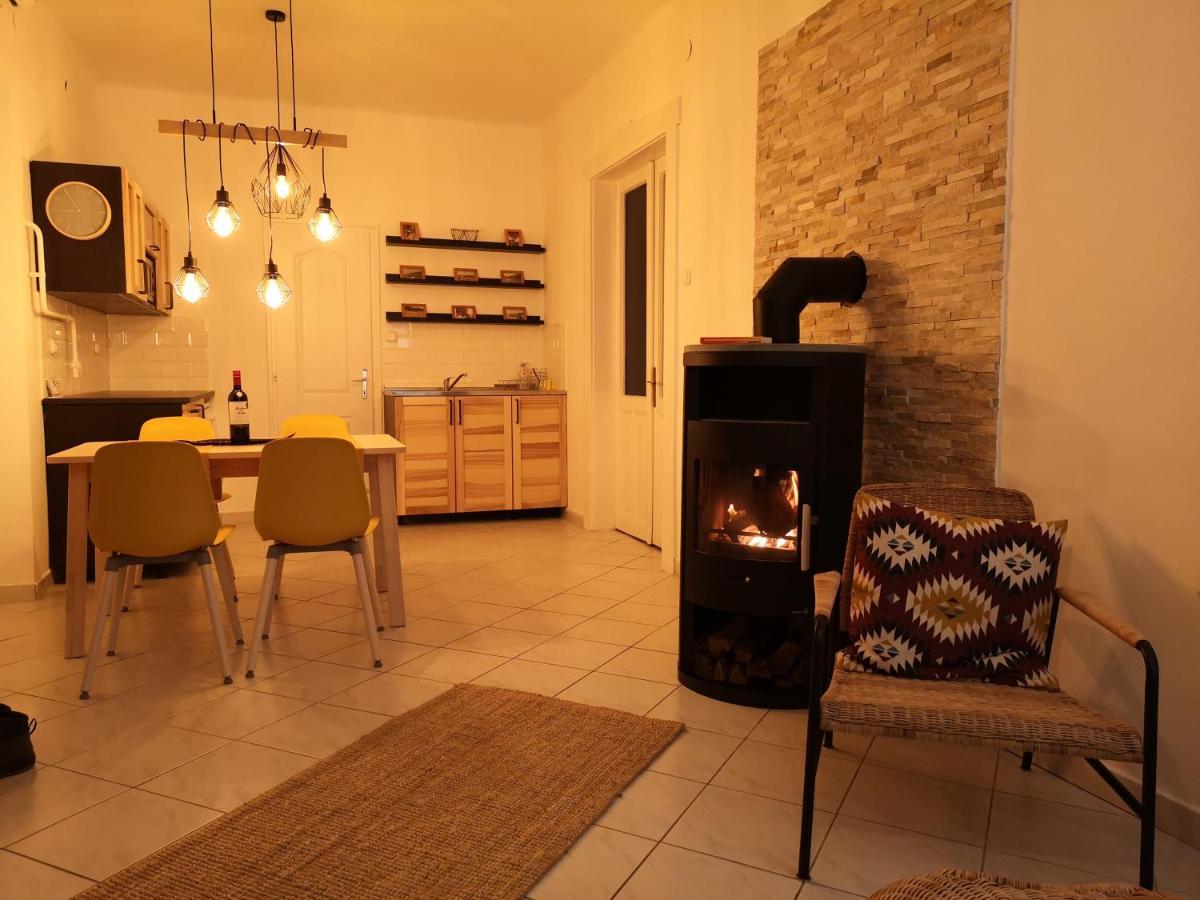 Gyoengyszem Vendeghaz Hotel Егер Екстериор снимка